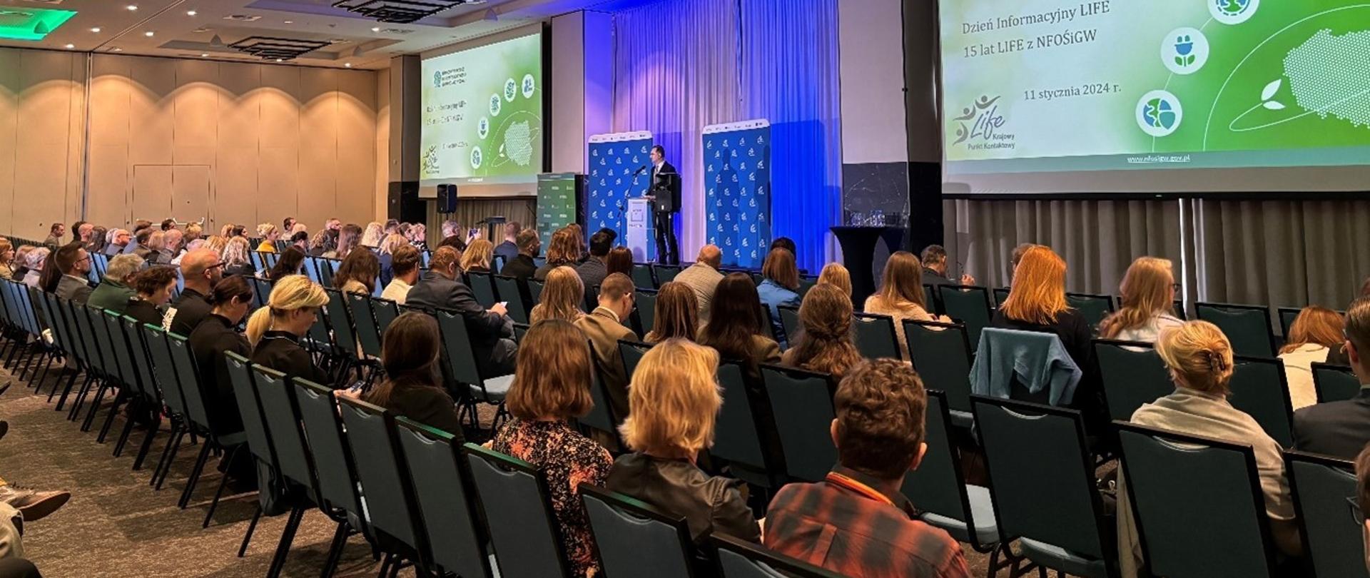 Dzień informacyjny LIFE 2023. Sala konferencyjna wraz z uczestnikami