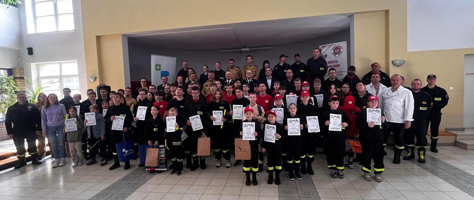 Zdjęcie grupowe uczestników turnieju