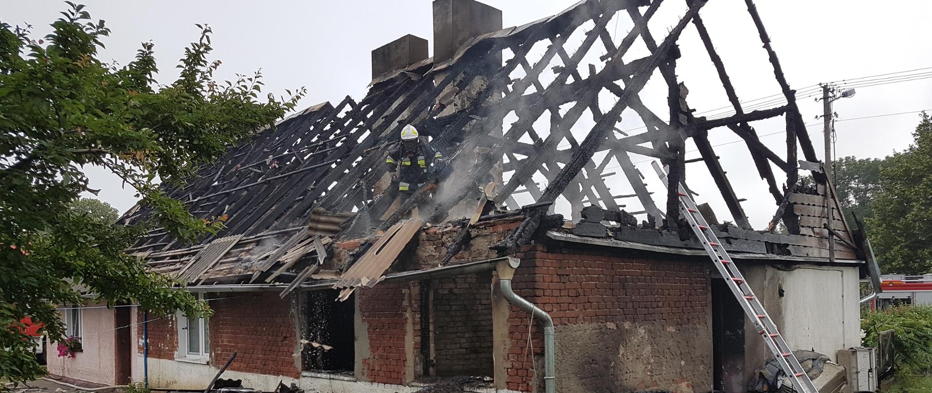 Pożar budynku mieszkalnego wielorodzinnego w m. Radojewice na terenie gm. Dąbrowa Biskupia.