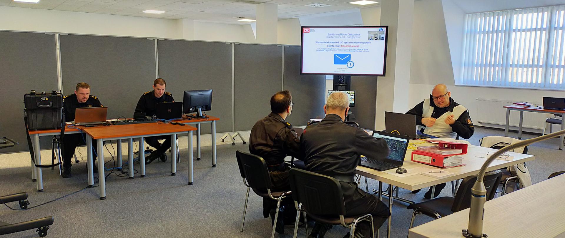 Zdjęcie przedstawia uczestników ćwiczenia z KW PSP w Gdańsku.