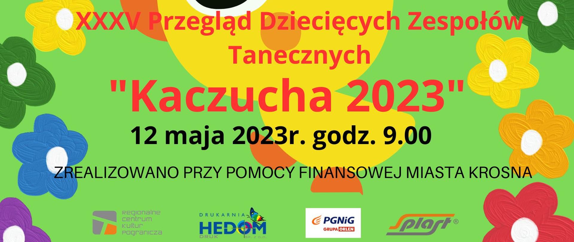 Plakat informujący o przeglądzie Kaczucha. Tło plakatu jest zielone. Na środku żółta doża kaczka, obok nie po bokach kolorowe kwiatki. 