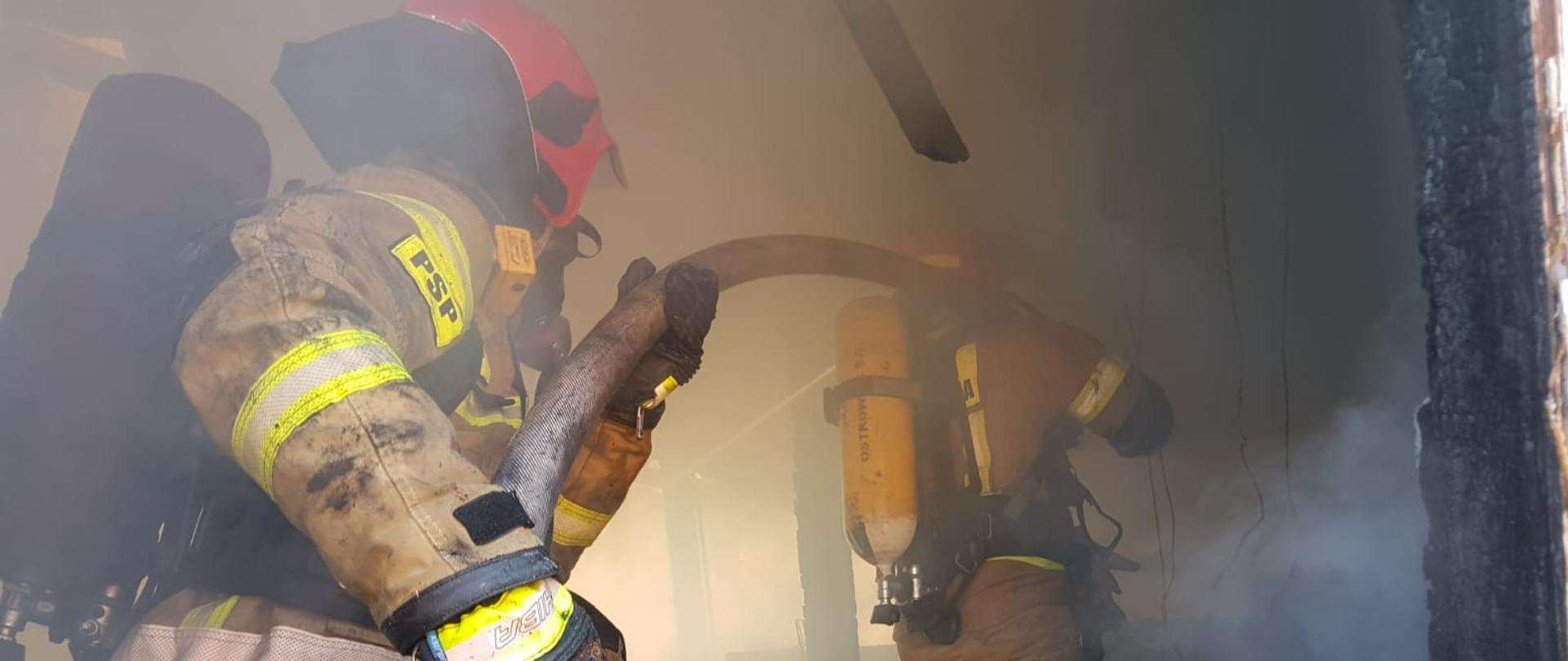 Pożar dachu domu rodzinnego w Ostrowcu Św.