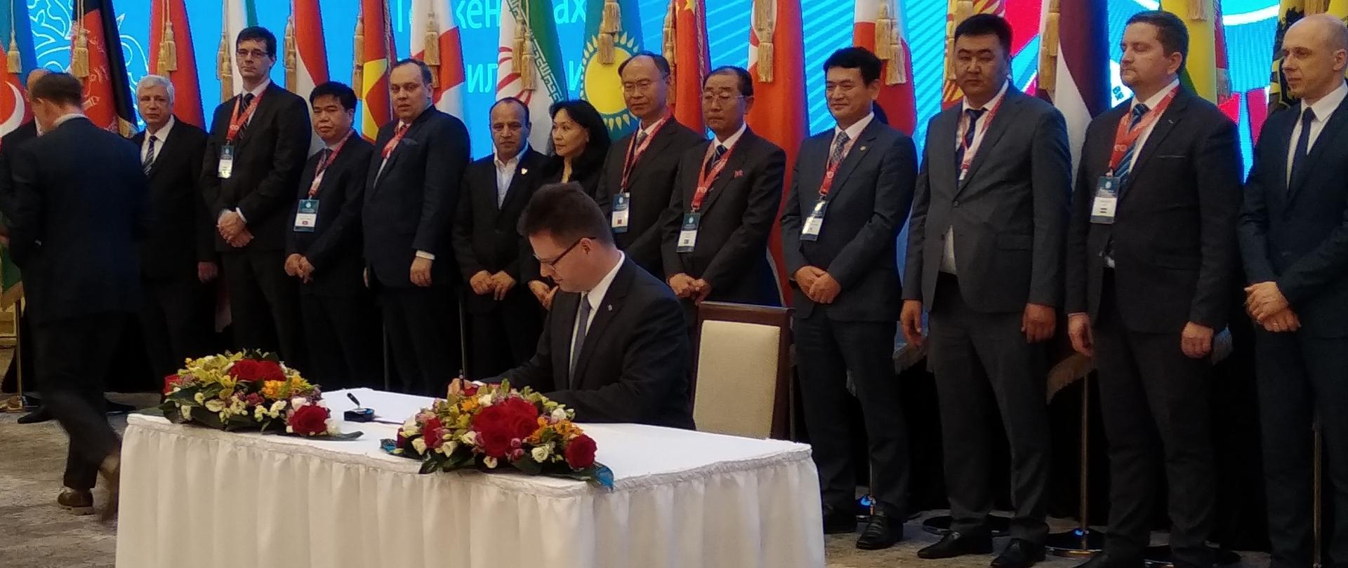 Wiceminister Andrzej Bittel podczas sesji plenarnej 47. Narady Ministrów Organizacji Współpracy Kolei