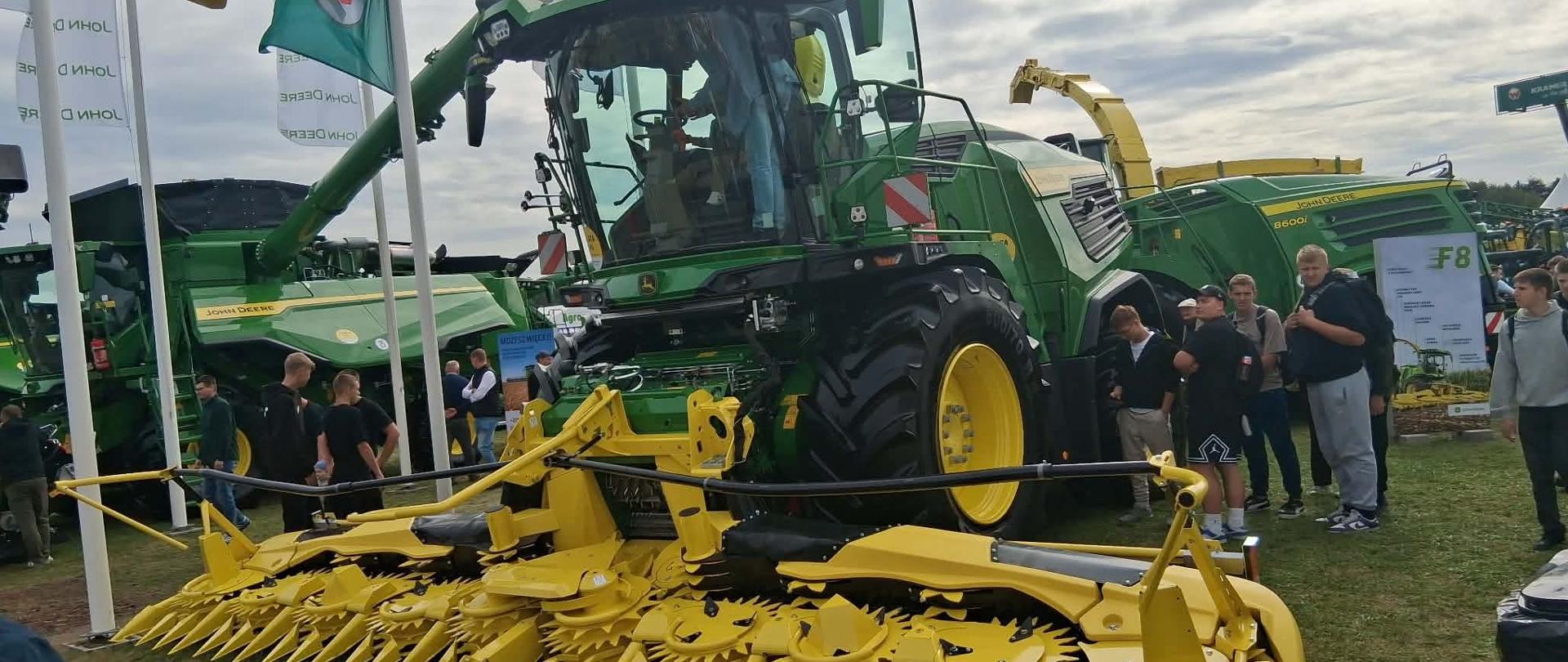 Kombajn do kukurydzy marki John Deere prezentowany podczas AGRO SHOW