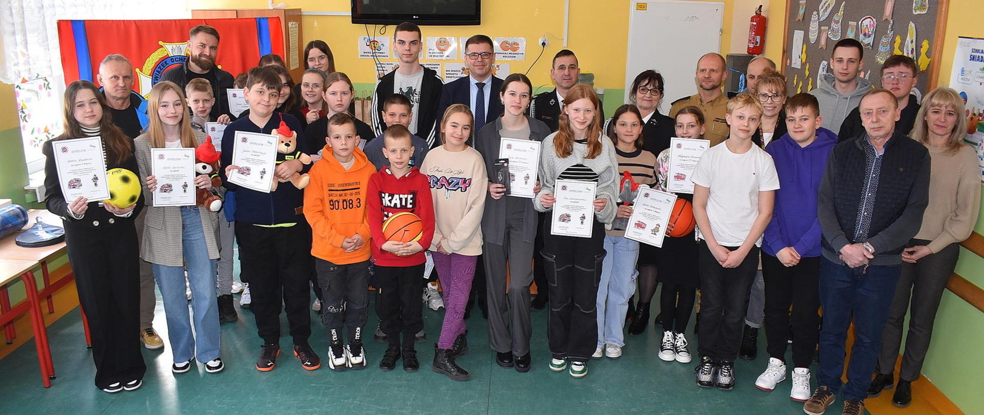 Zdjęcie grupowe uczestników