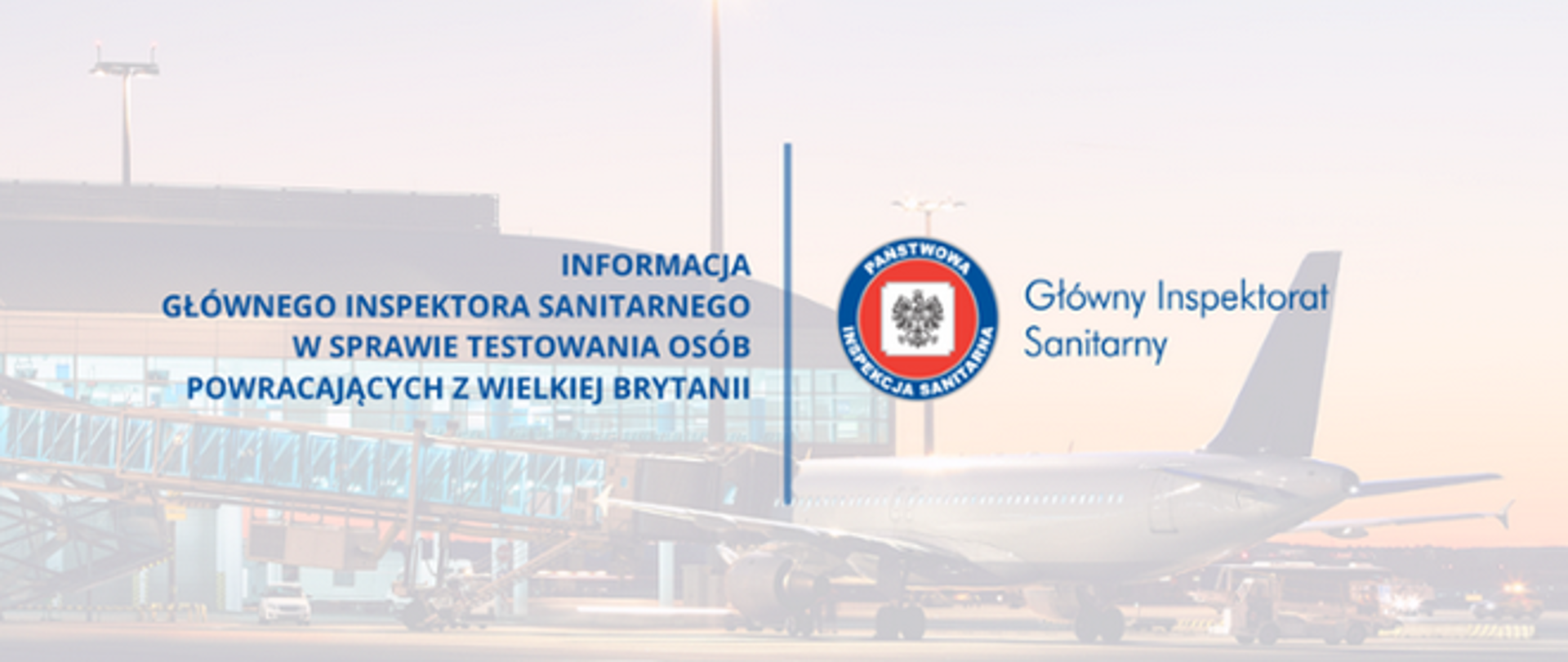 Z frontu napis "Informacja głównego inspektora sanitarnego w sprawie testowania osób powracających z Wielkiej Brytanii" w tle widać samolot na lotnisku