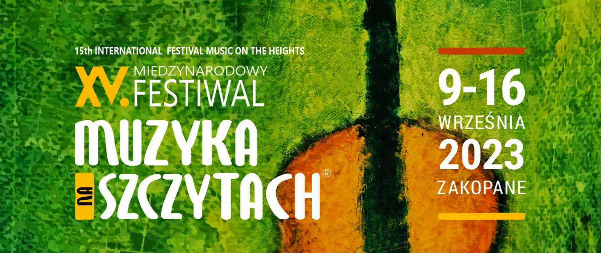 Afisz informujący o festiwalu Muzyka na szczytach. Zielone tło. Z lewej strony napis w trzech wersach ,,XV. Międzynarodowy Festiwal Muzyka na szczytach’’. W środkowej części czarna podstrunnica instrumentu smyczkowego. Po prawej stronie napis ,,9-16 września 2023 Zakopane’’.