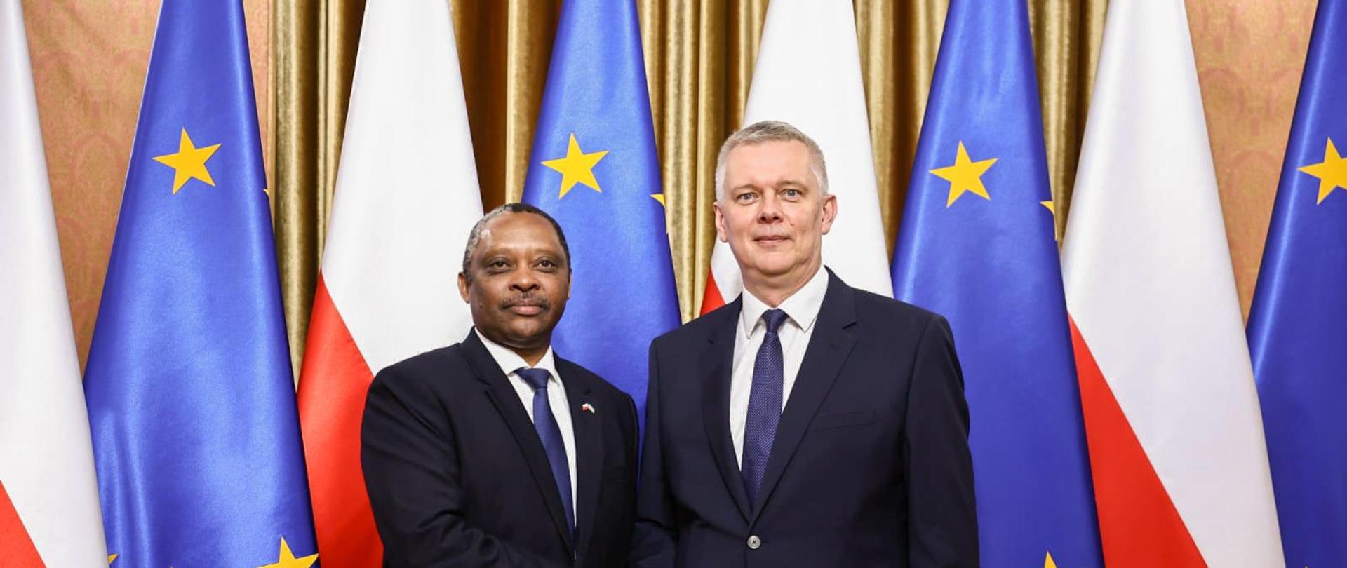 Minister Spraw Wewnętrznych i Administracji, Koordynator Służb Specjalnych, Pan Tomasz Siemoniak odbył spotkanie z Ambasadorem Republiki Rwandy, Panem Anastase Shyaka.