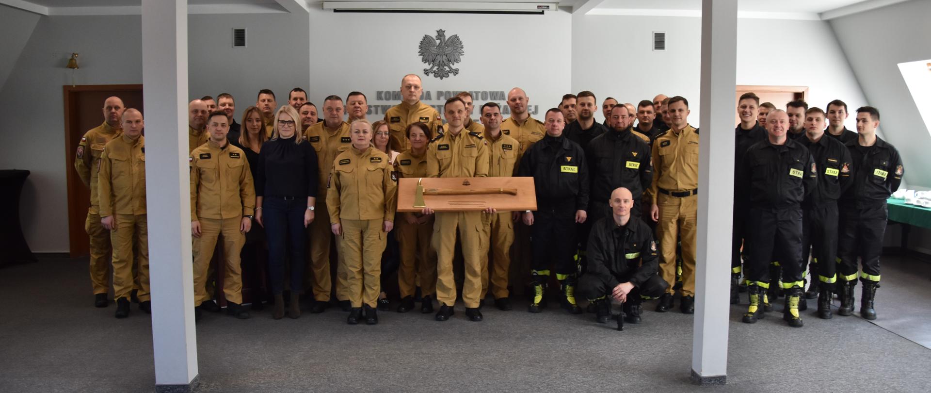 Uroczysta zmiana służby w Jednostce Ratowniczo-Gaśniczej w Ostródzie