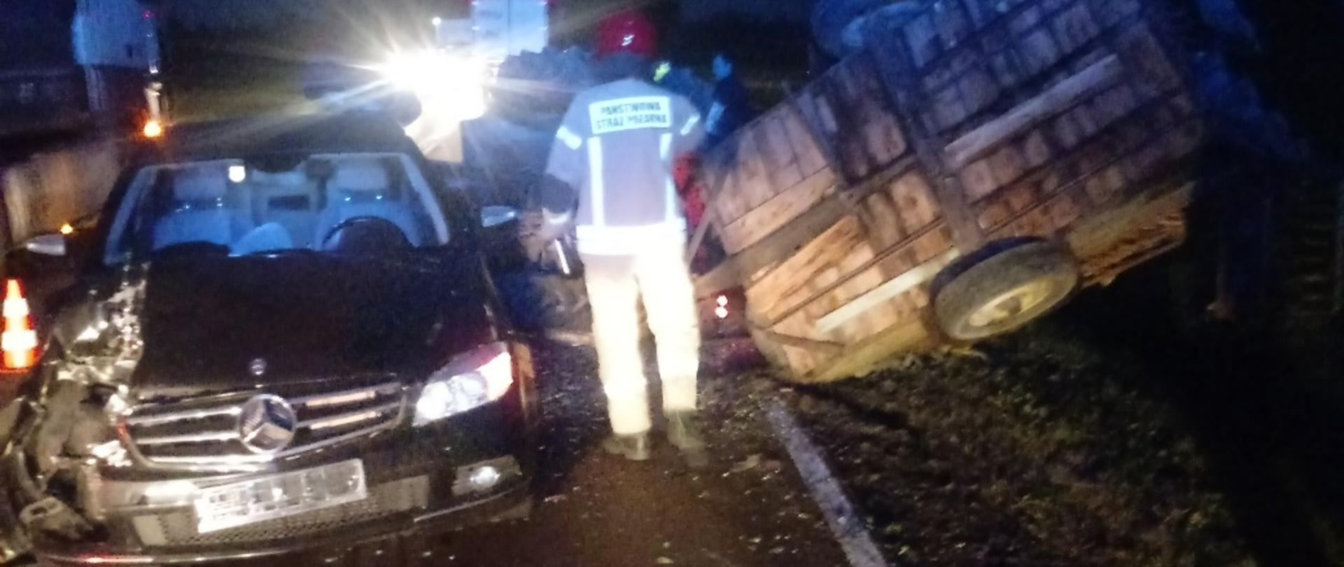 Wypadek samochodu osobowego i ciągnika rolniczego w miejscowości Rybaki.