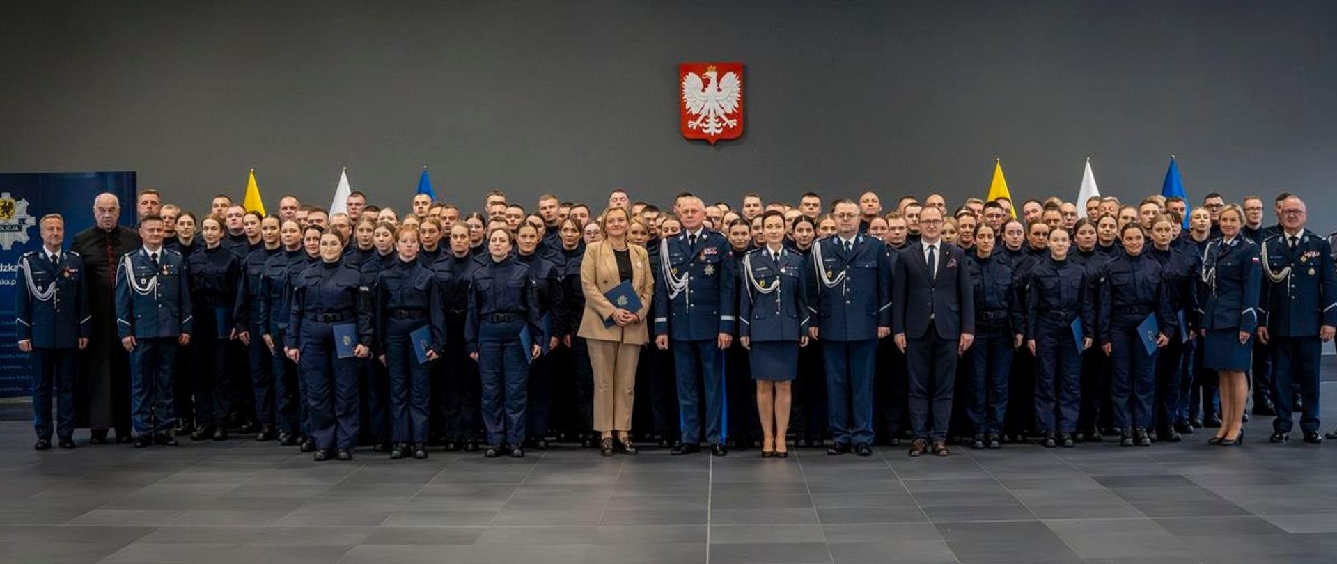 Ślubowanie 100 nowych policjantów