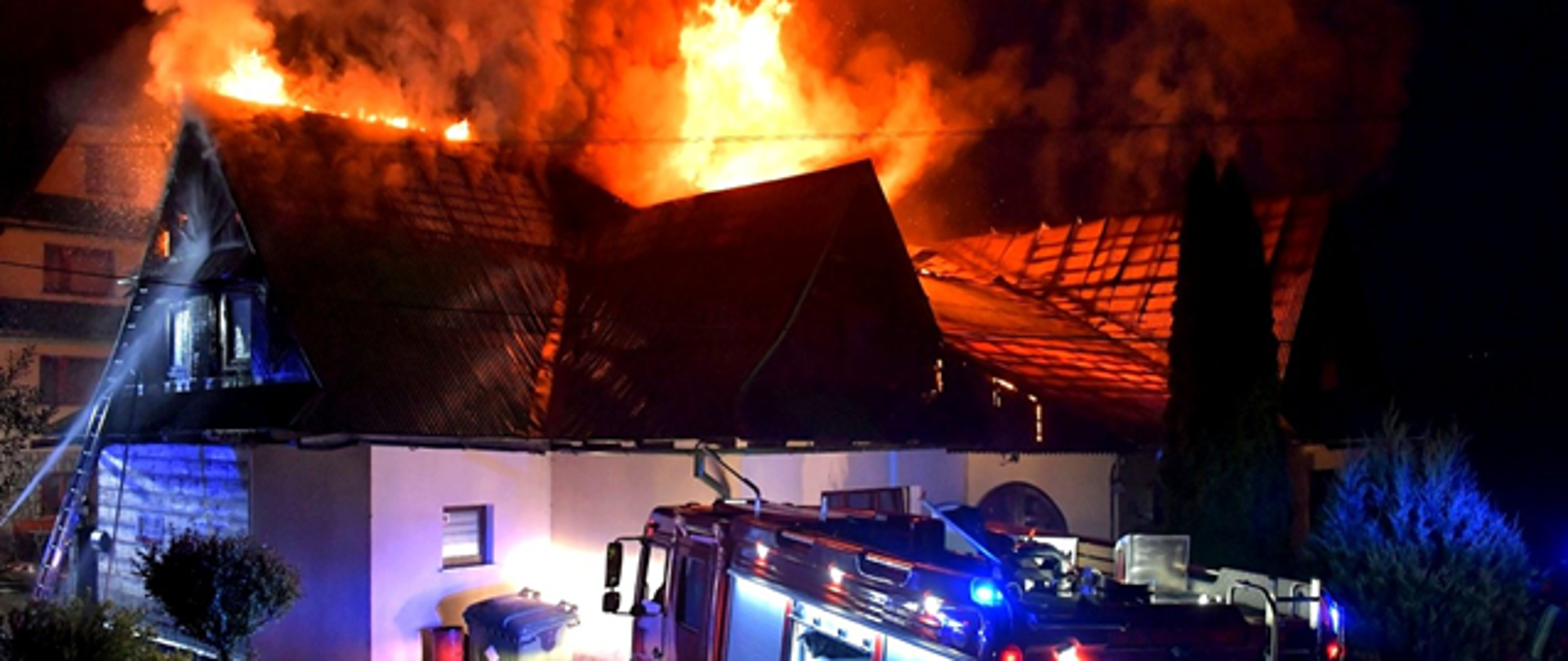 Pożar budynku mieszkalnego i zabudowań gospodarczych w Białym Dunajcu