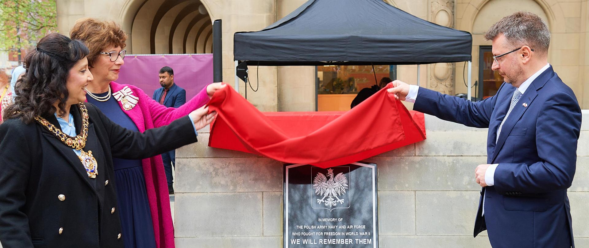 Odsłonięcie tablicy poświęconej Polskim Siłom Zbrojnym 