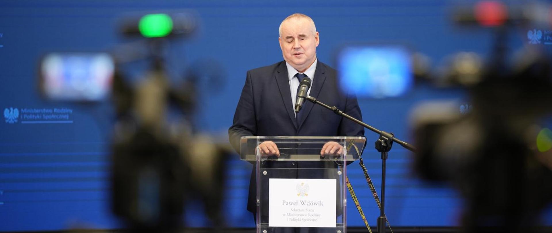 Wiceminister Paweł Wdówik: opiekunowie osób z niepełnosprawnościami będą mogli pracować bez ograniczeń