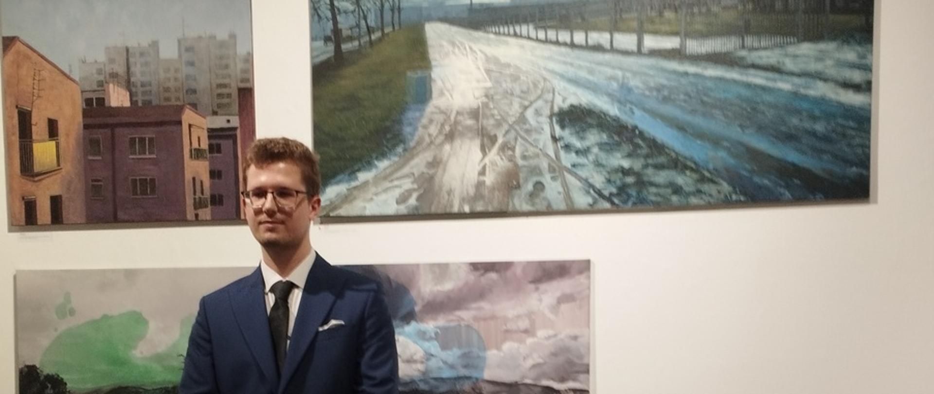 przed nagrodzonym obrazem