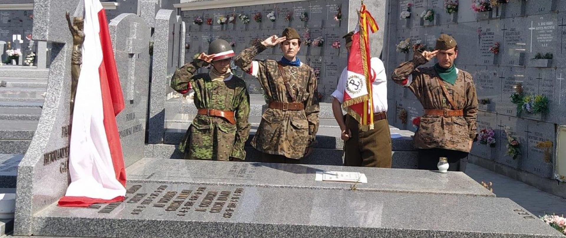 HISZPAŃSKA POLONIA ODDAŁA HOŁD BOHATEROM POWSTANIA WARSZAWSKIEGO