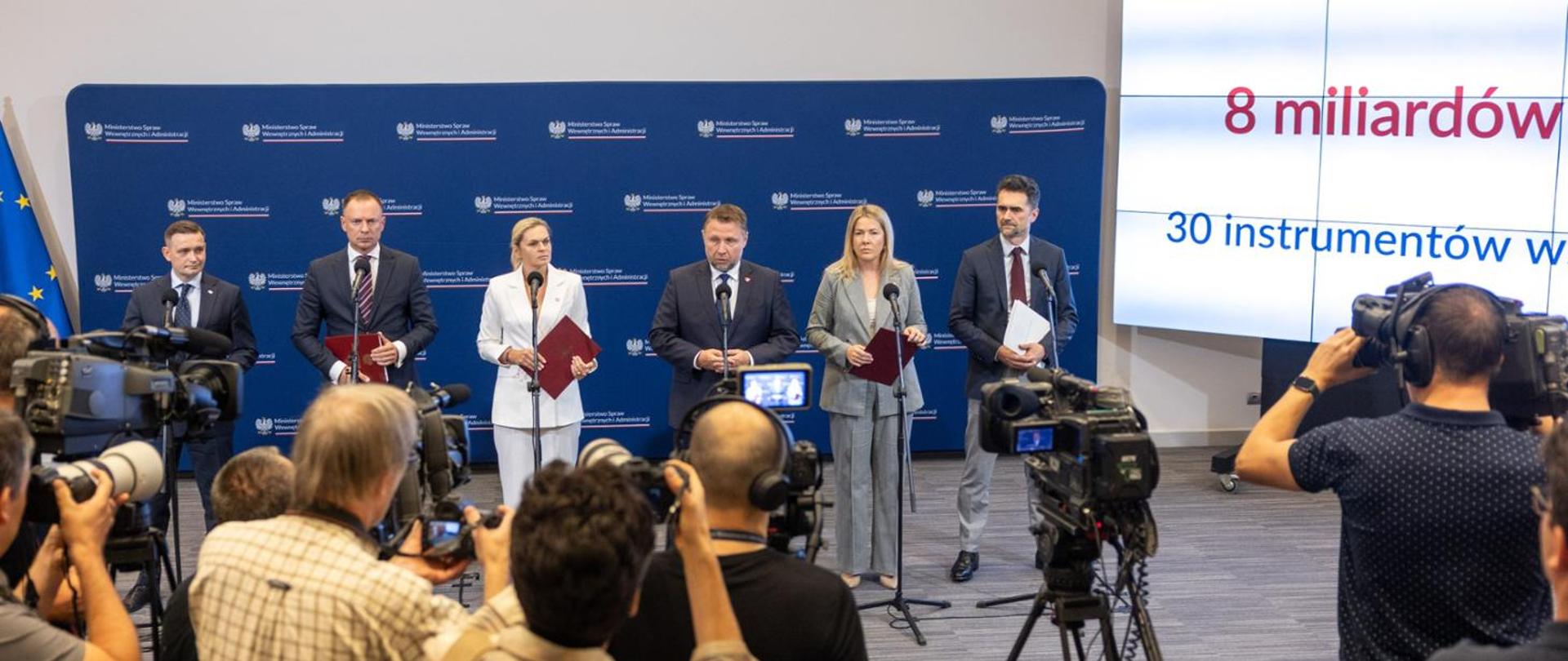 Rząd zaangażował 8 mld zł na pomoc poszkodowanym i odbudowę po powodzi