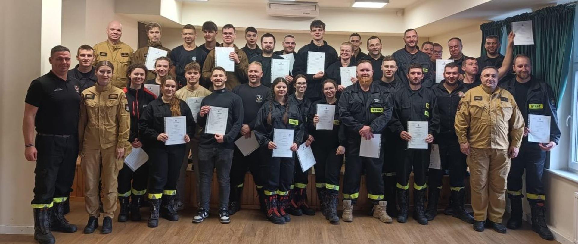 Pamiątkowe zdjęcie z ukończenia szkolenia