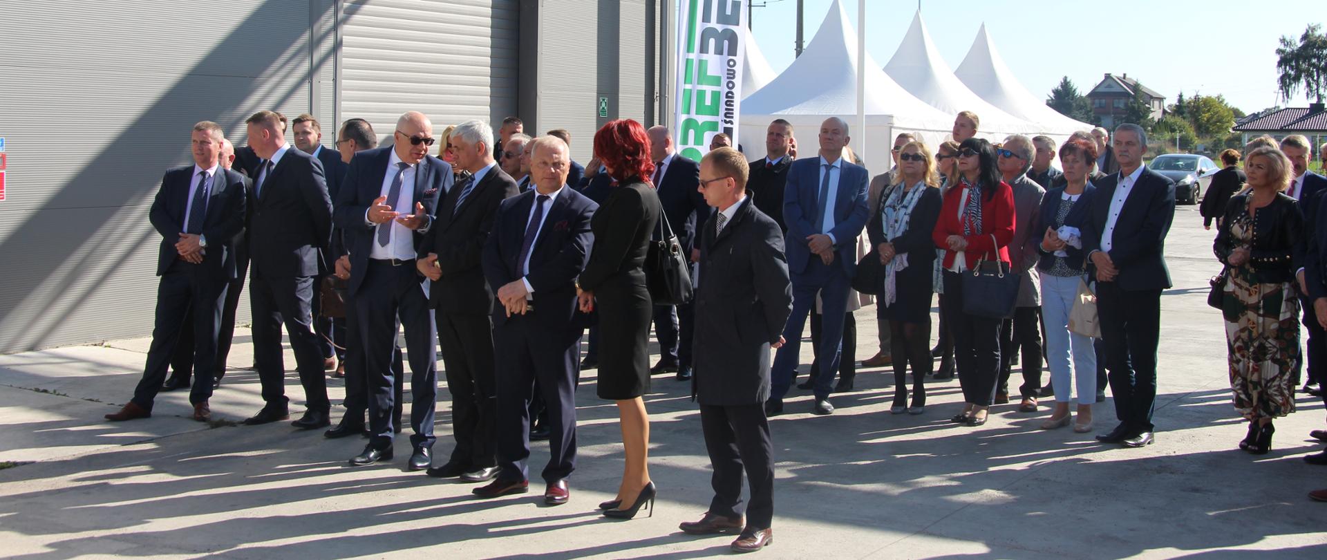 Wojewoda podlaski na otwarciu nowego zakładu wyrobów silikatowych Prefbet Śniadowo 