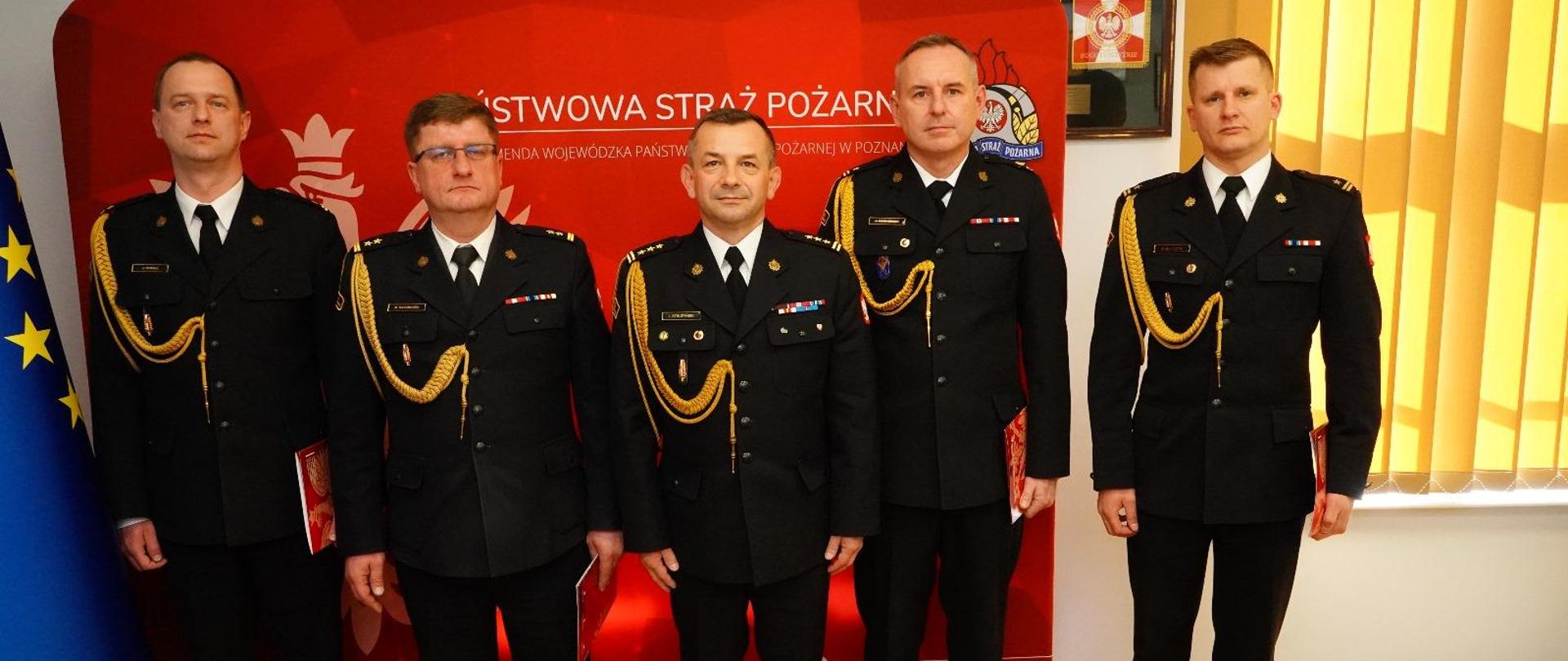 Komendanci podczas wręczenie aktów mianowania