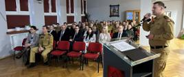 Przemawia bryg. Krzysztof Szałkowski Komendant Powiatowy PSP, który dokonuje podsumowania działalności Komendy Powiatowej PSP za rok 2024