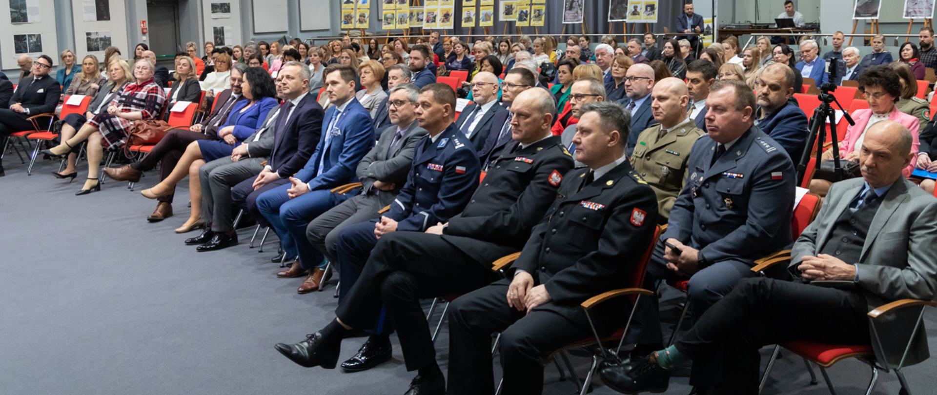 zdjęcie przedstawia uczestników spotkania