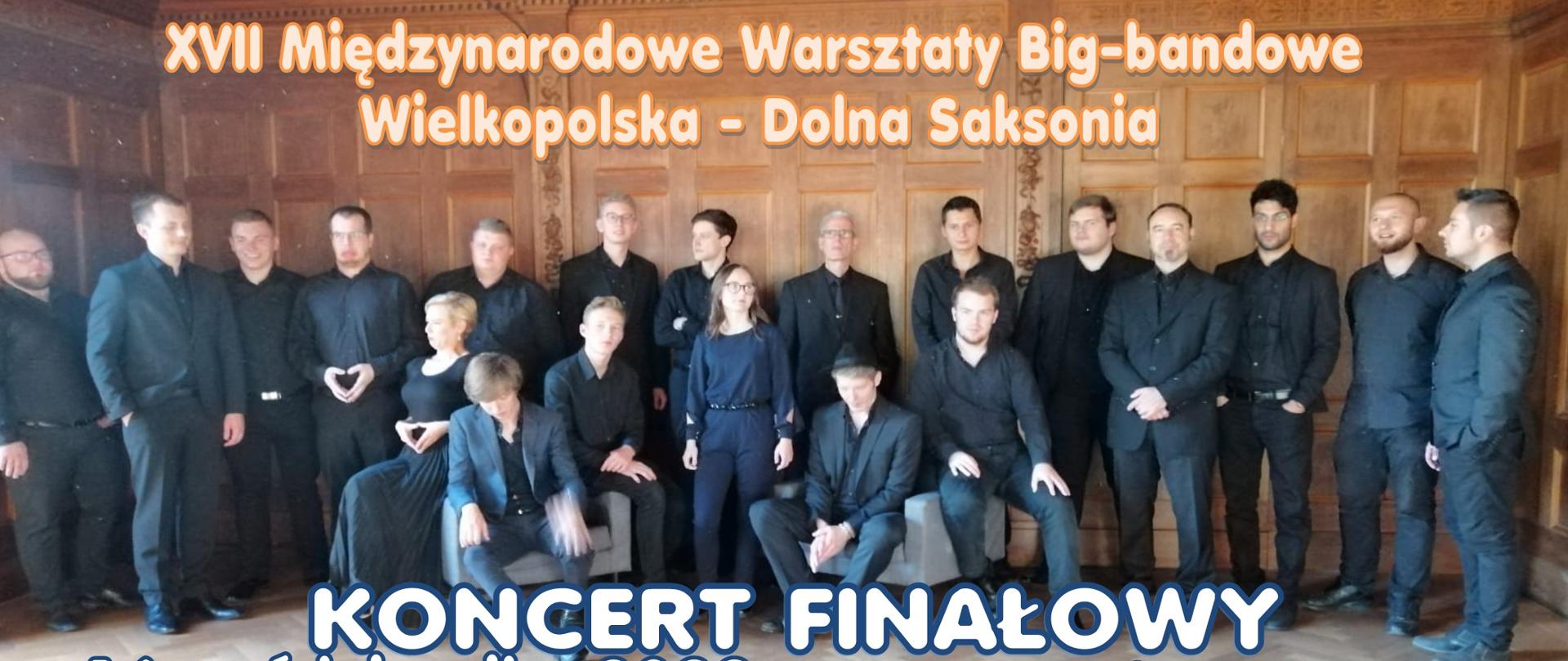 Plakat zawiera zdjęcie zespołu 20 osobowego, ubranego na czarno, napisy Koncert finałowy 16 października 2022 r. sala koncertowa PSM godz. 187.00, logotypy PSM w Koninie. Samorzadu Województwa Wielkopolskiego, Konin tu płynie energia, Landes musikrat Niedersachsen, Koninskiej Fundacji Kultury