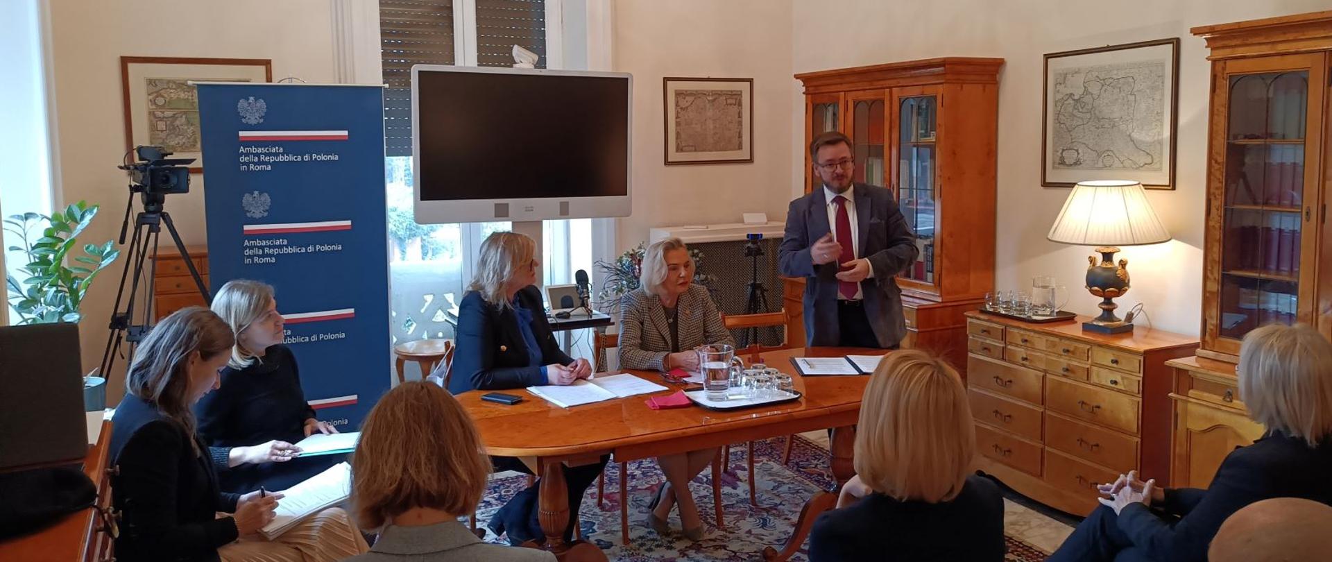 Okrągły stół stowarzyszeń polonijnych w Ambasadzie RP w Rzymie 