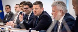 Wiceminister infrastruktury Przemysław Koperski rozmawiał z Penny Pritzker, specjalnym przedstawicielem Stanów Zjednoczonych ds. odbudowy gospodarczej Ukrainy