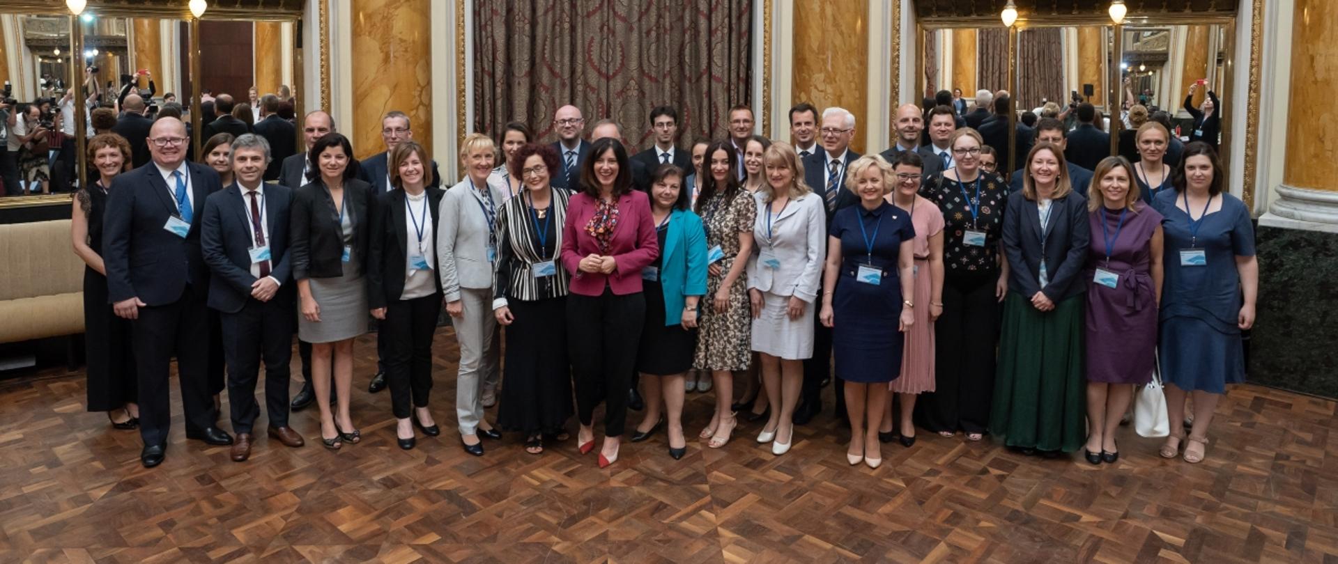 Zdjęcie zbiorowe uczestników spotkania.