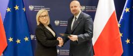 Na zdjęciu minister klimatu i środowiska Paulina Henning-Kloska powołuje Roberta Gajdę na zastępcę prezesa zarządu NFOŚiGW.