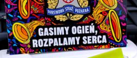 Baner WOŚP z napisem gasimy ogień rozpalamy serca.