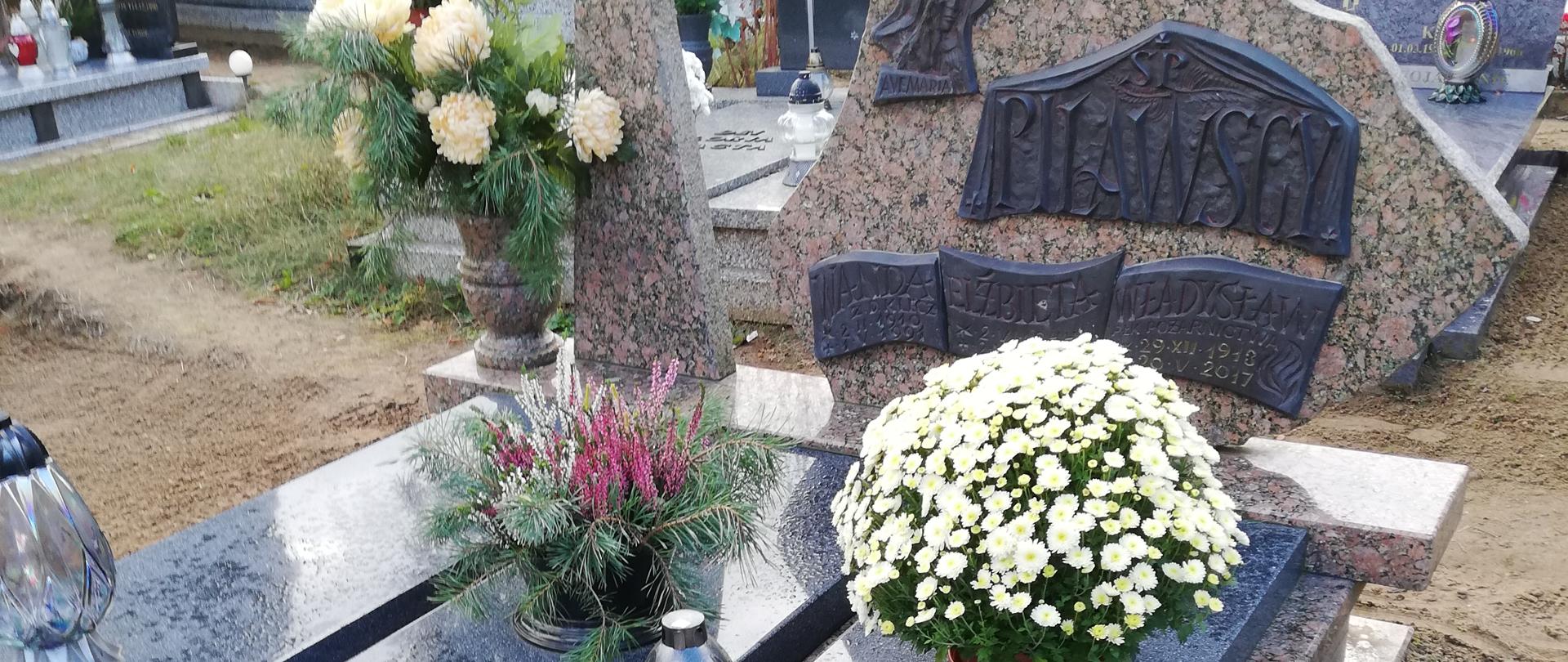 Grób świętej pamięci płk poż. w st. spocz. Władysława Pilawskiego