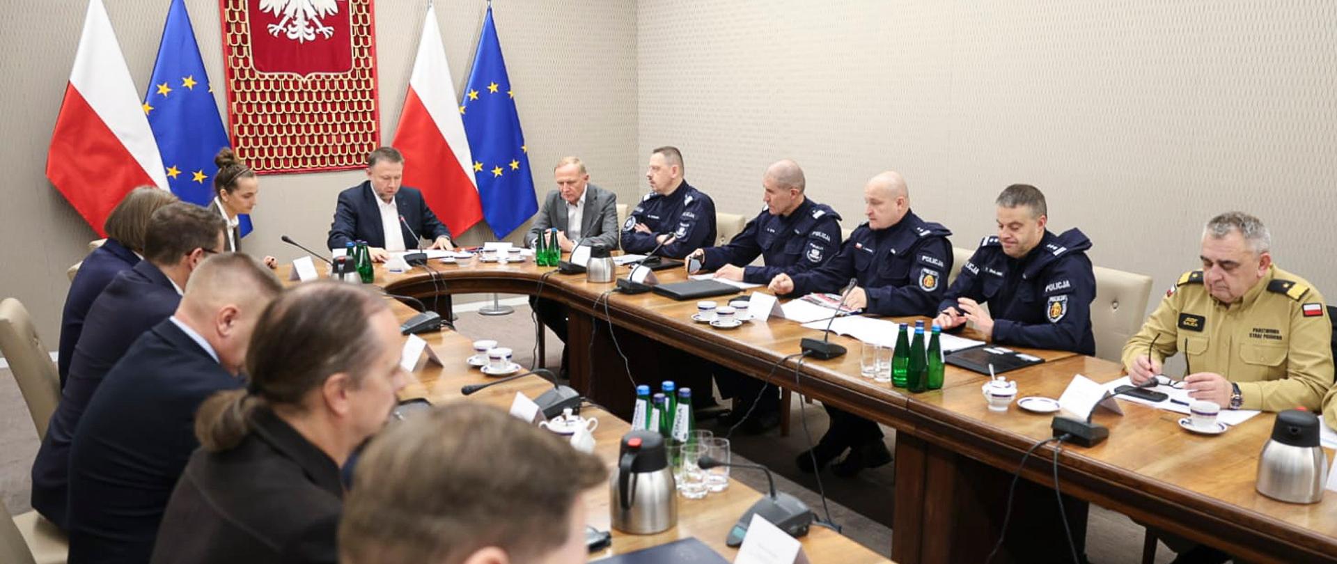 Odprawa ws. zapewnienia bezpieczeństwa podczas warszawskiego Marszu Niepodległości 11 listopada.