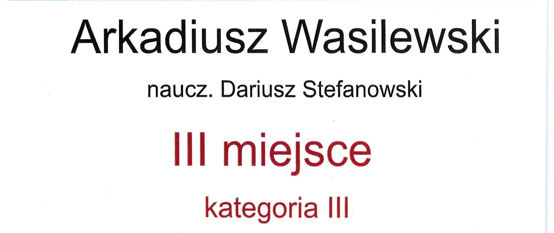 Dyplom w białej, pionowej oprawie. W górnej części znajduje się czarno-niebieska grafika z wizerunkiem akordeonu oraz napisami „REGIONALNE KONFRONTACJE AKORDEONOWE” i „Dyplom”. Poniżej widnieją: „Arkadiusz Wasilewski”, „naucz. Dariusz Stefanowski”, „III miejsce”, „kategoria III” oraz „Państwowa Szkoła Muzyczna I stopnia w Augustowie”. Na dole znajdują się podpisy jury, logo Państwowej Szkoły Muzycznej I st. im. Jana Sebastiana Bacha w Grajewie oraz data i miejsce: „Grajewo, 24.03.2026r.”