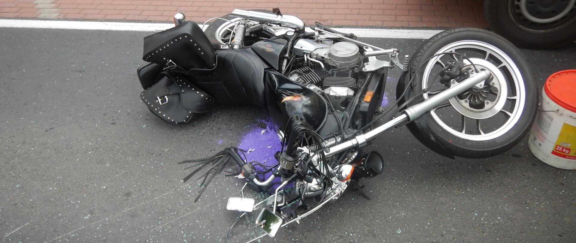 Zdjęcie przedstawia motocykl, który brał udział w zdarzeniu.