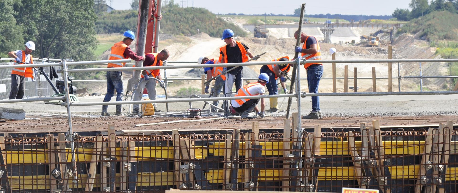 Betonowanie wiaduktu na budowie S19 Lublin - Niedrzwica Duża