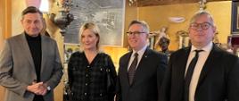 Od lewej stoją: Były Prezydent Słowenii Borut Pahor, Joanna Olendzka, Ambasador RP Krzysztof Olendzki i Dyrektor Robert Waltl 