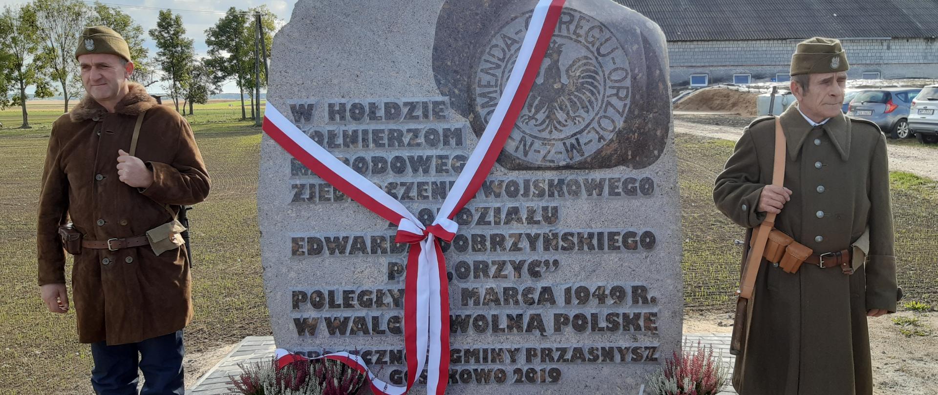 Pomnik poświęcony pamięci zamordowanych przez Urząd Bezpieczeństwa żołnierzy wyklętych z oddziału Edwarda Dobrzyńskiego ,, Orzyca”