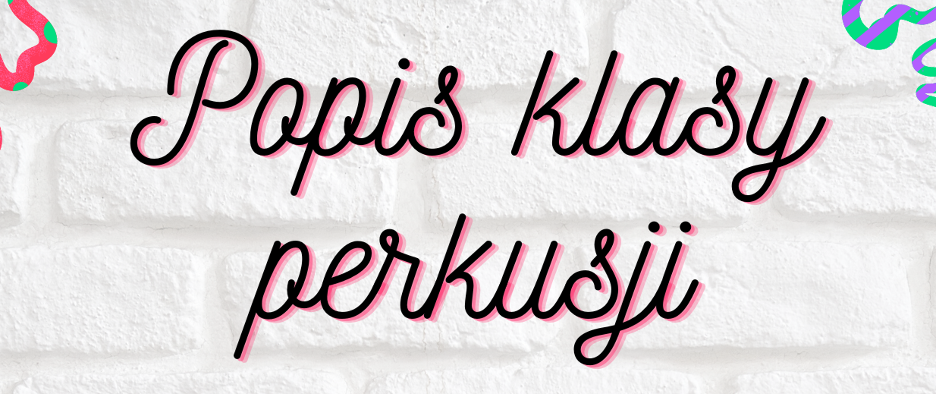 Plakat informuje o popisie klasy perkusji w dniu 2.02.2023 r. o godz. 18:00. W tle znajduje się ceglana ściana w białym kolorze, kolorowe serpentyny oraz grafika przedstawiająca perkusistę siedzącego przed zestawem perkusyjnym z rękami uniesionymi w górę, w których trzyma pałeczki.