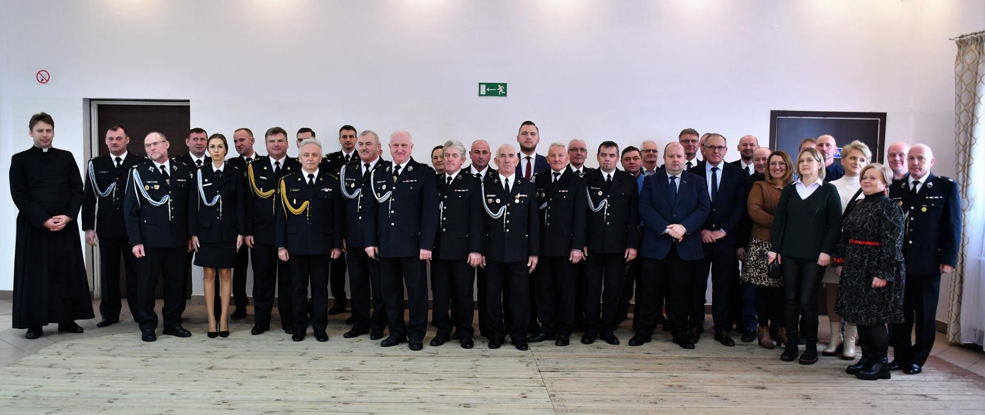 Uroczystość przekazania nowego pojazdu pożarniczego w powiecie żuromińskim