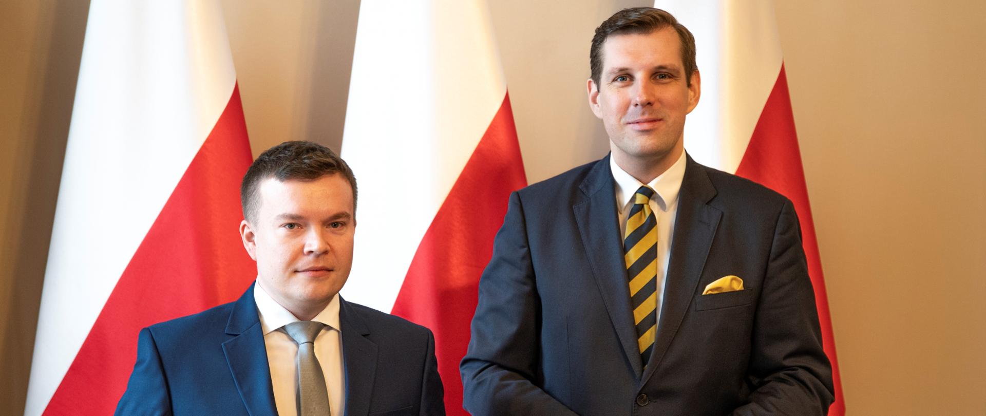 Wojewoda łódzki Tobiasz Bocheński i Pełnomocnik Wojewody ds. Ochrony Informacji Niejawnych Marek Cywoniuk