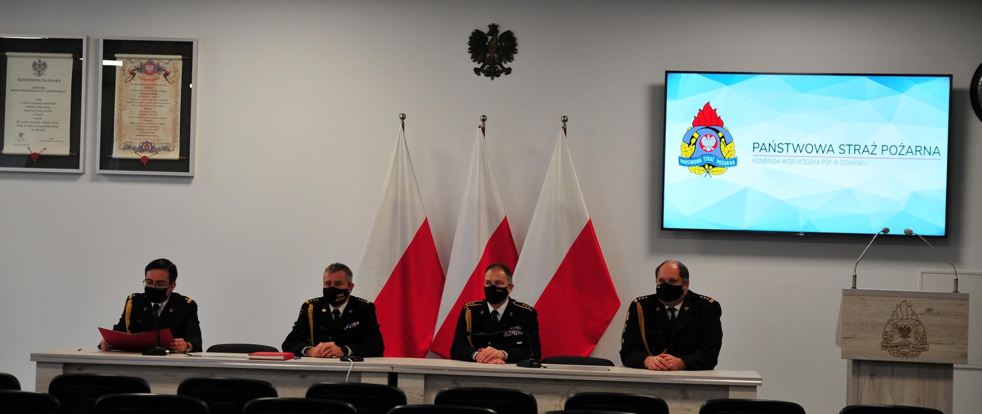 Zdjęcie przedstawia kierownictwo KW PSP w Gdańsku podczas wideokonferencji.