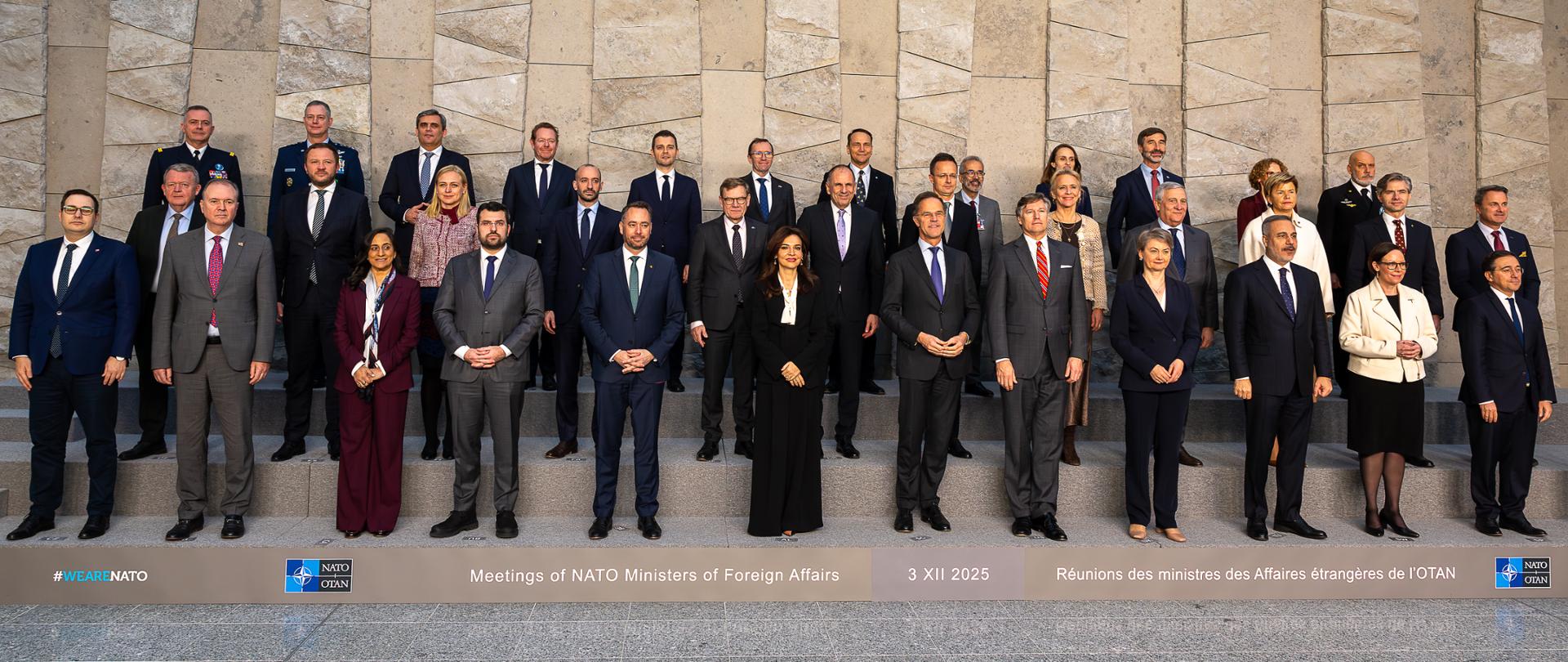 Deputy Prime Minister Sikorski takes part in NATO foreign ministers meeting 