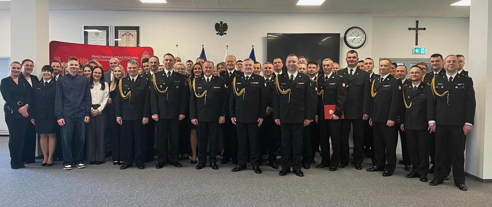 Uroczysta zbiórka z okazji pożegnania ze służbą