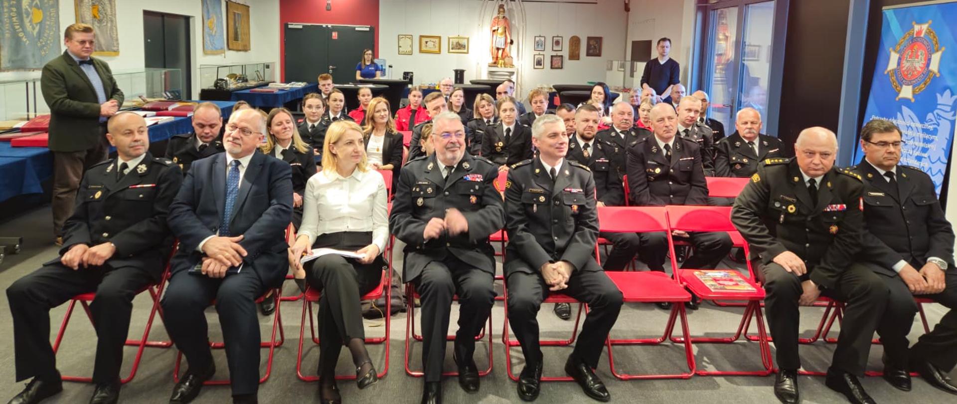 Przeglad_kronik_2025