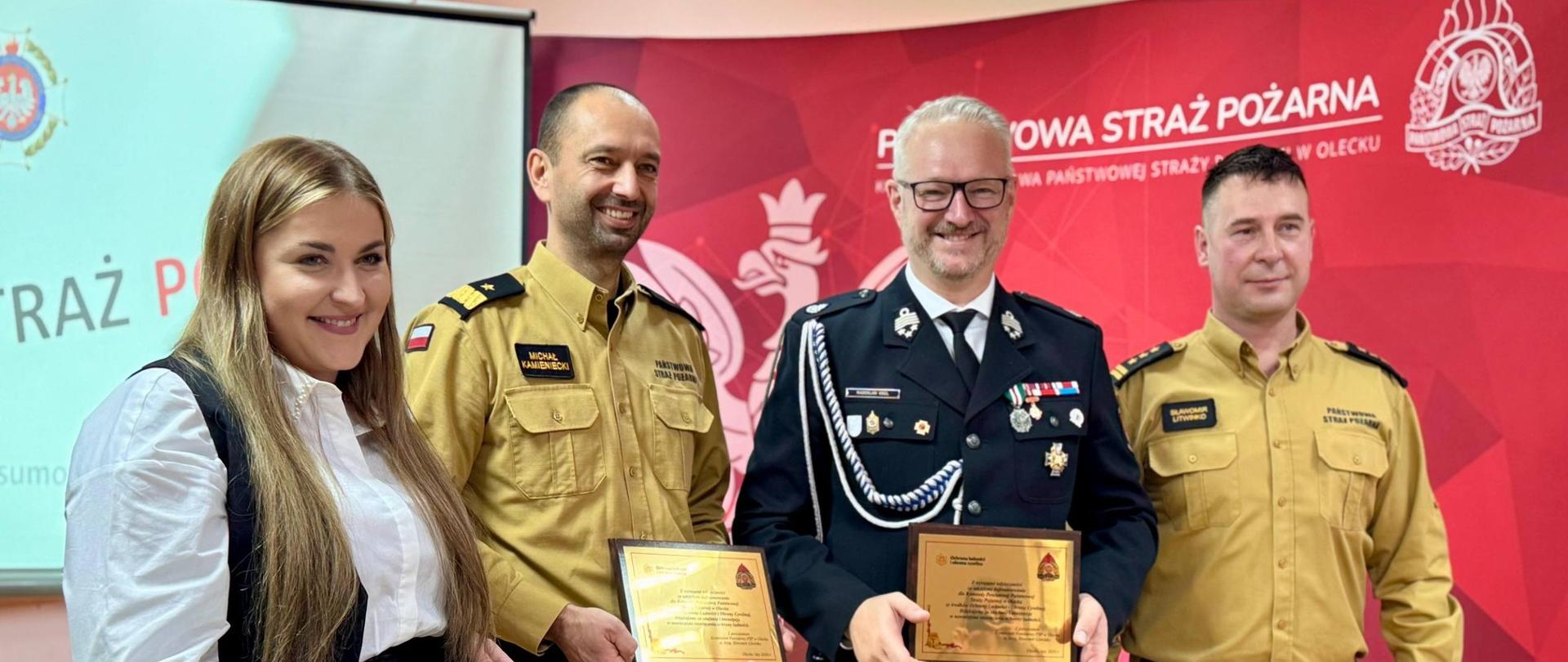 Wojewoda z uczestnikami wydarzenia