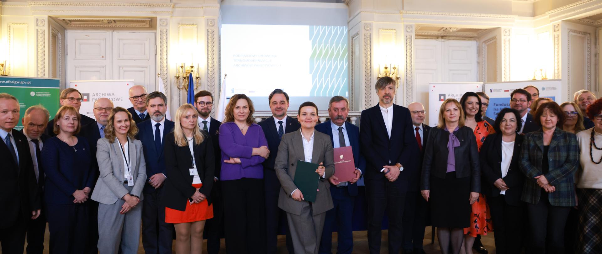 Podpisanie umowy na dofinansowanie termomodernizacji 27 budynków Archiwów Państwowych, fot. Danuta Matloch/MKiDN