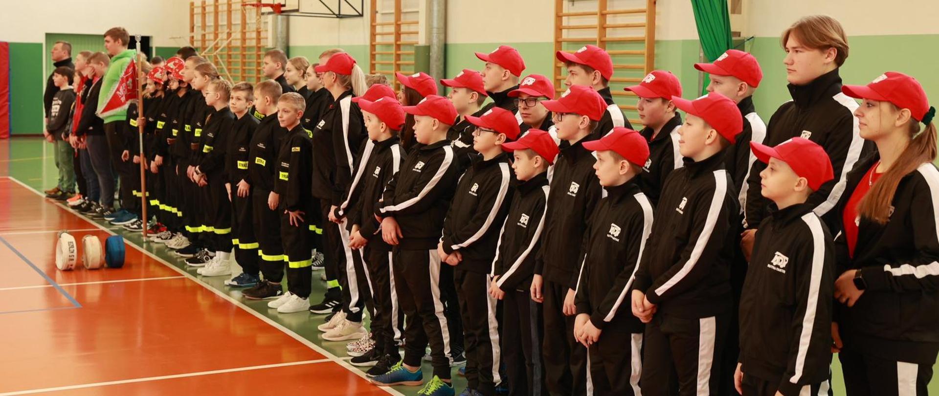 zawodnicy MDP podczas apelu