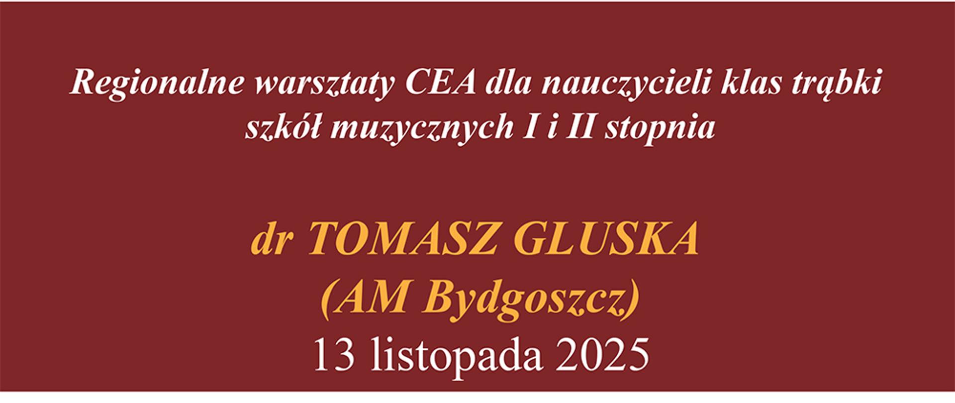 plakat w pasy biało brązowe na którym czarną trzcionką napisano informację o warsztatach dla nauczycieli w szkole